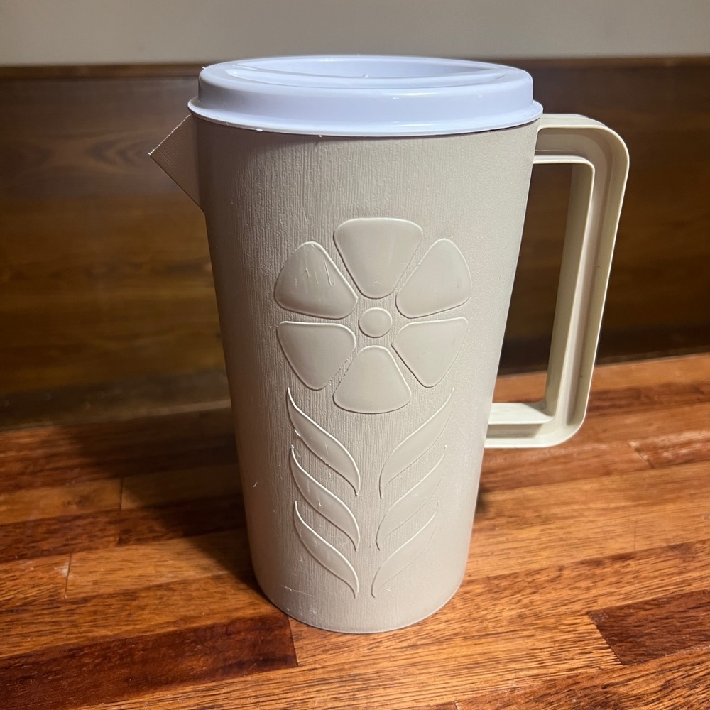Vintage Sterilite 441 flower embossed plastic juice pitcher 70s